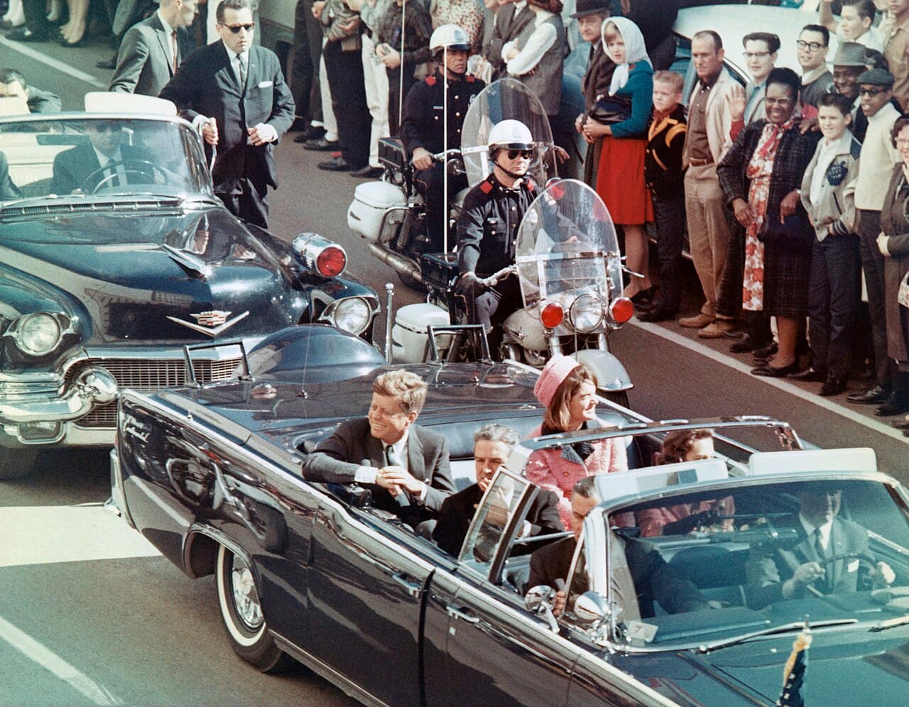 The presidential motorcade in Dallas, 22 November 1963