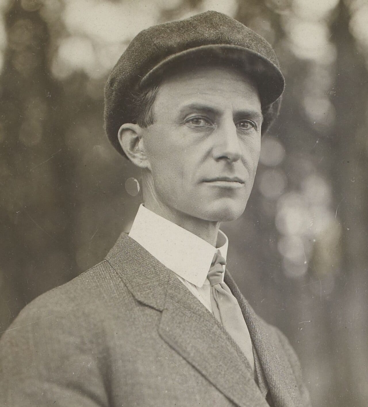 Wilbur Wright flying at Le Mans in August 1908